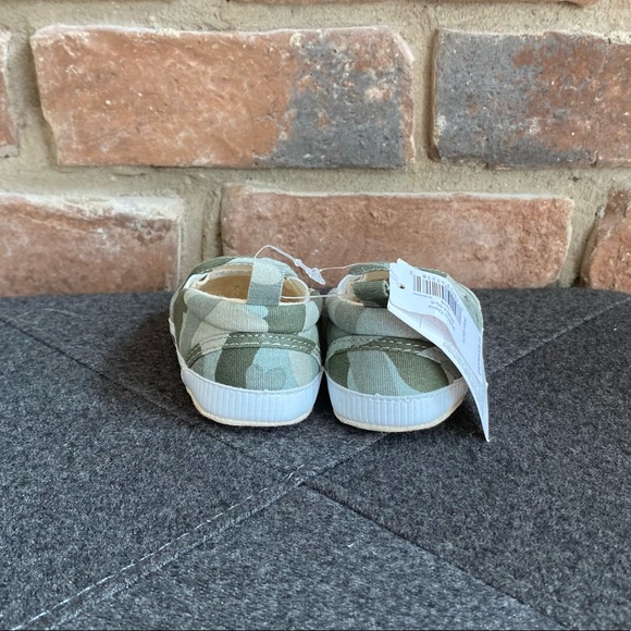 12-18M NWT Gap Camp Slip On Shoes - Picture 6 of 7